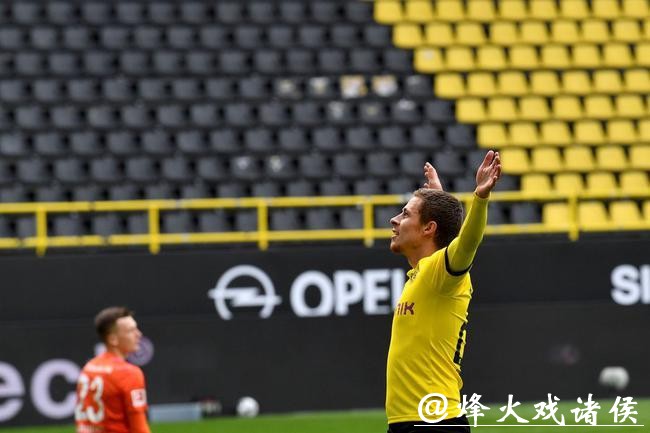 德甲-哈兰德小阿扎尔传射 多特蒙德4-0大胜沙尔克