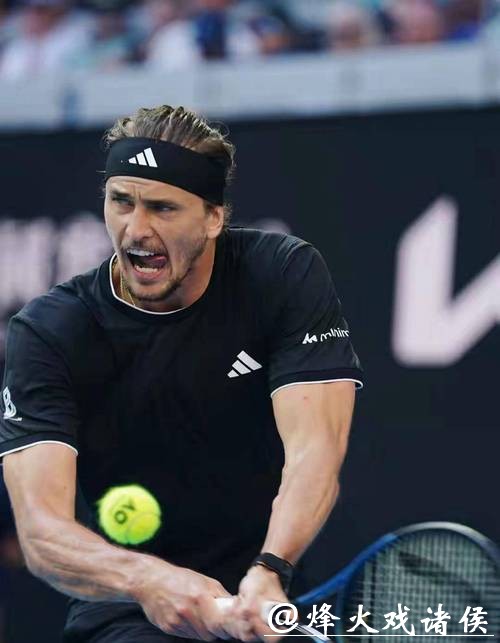 澳网男单第4轮：兹维列夫3-0塞伦多洛挺进八强