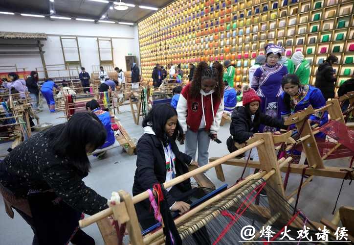 湖南张家界:“非遗+”赋能 土家织锦“织”出产业共富路 湖南张家界:“非遗+”赋能 土家织锦“织”出产业共富路