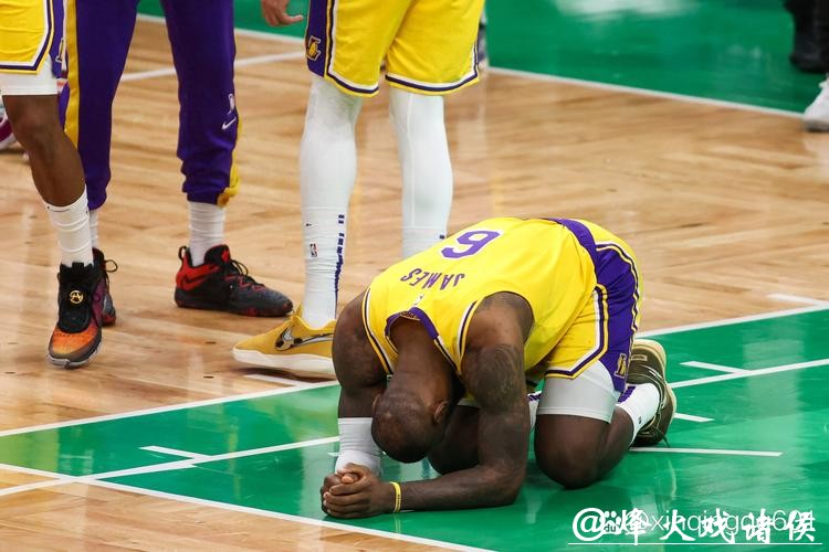 布朗28分绿军险胜狼队5连胜 篮网送国王3连败