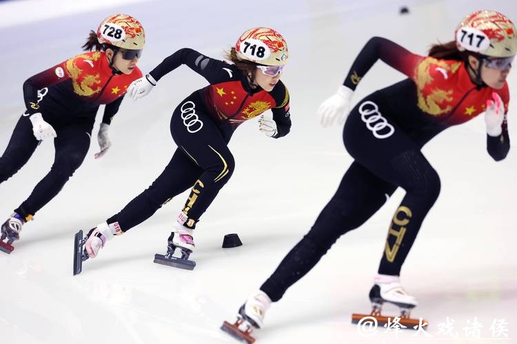 中国短道速滑队进行公开训练 正视挑战力争米兰创佳绩